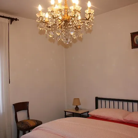 2978b Apartment Venice